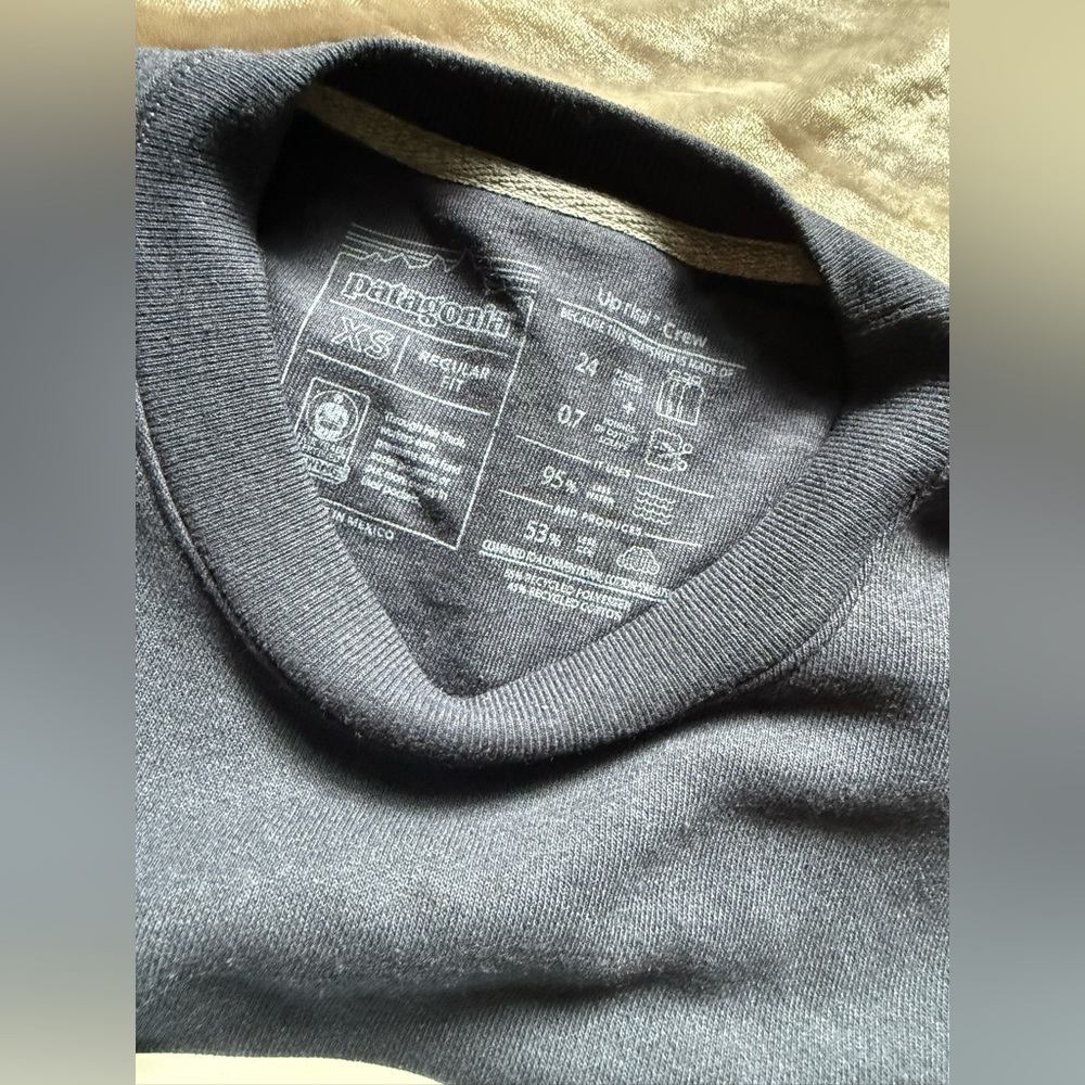 XS Patagonia Blue Crewneck Sweater with Iconic Logo - Picture 7 of 12